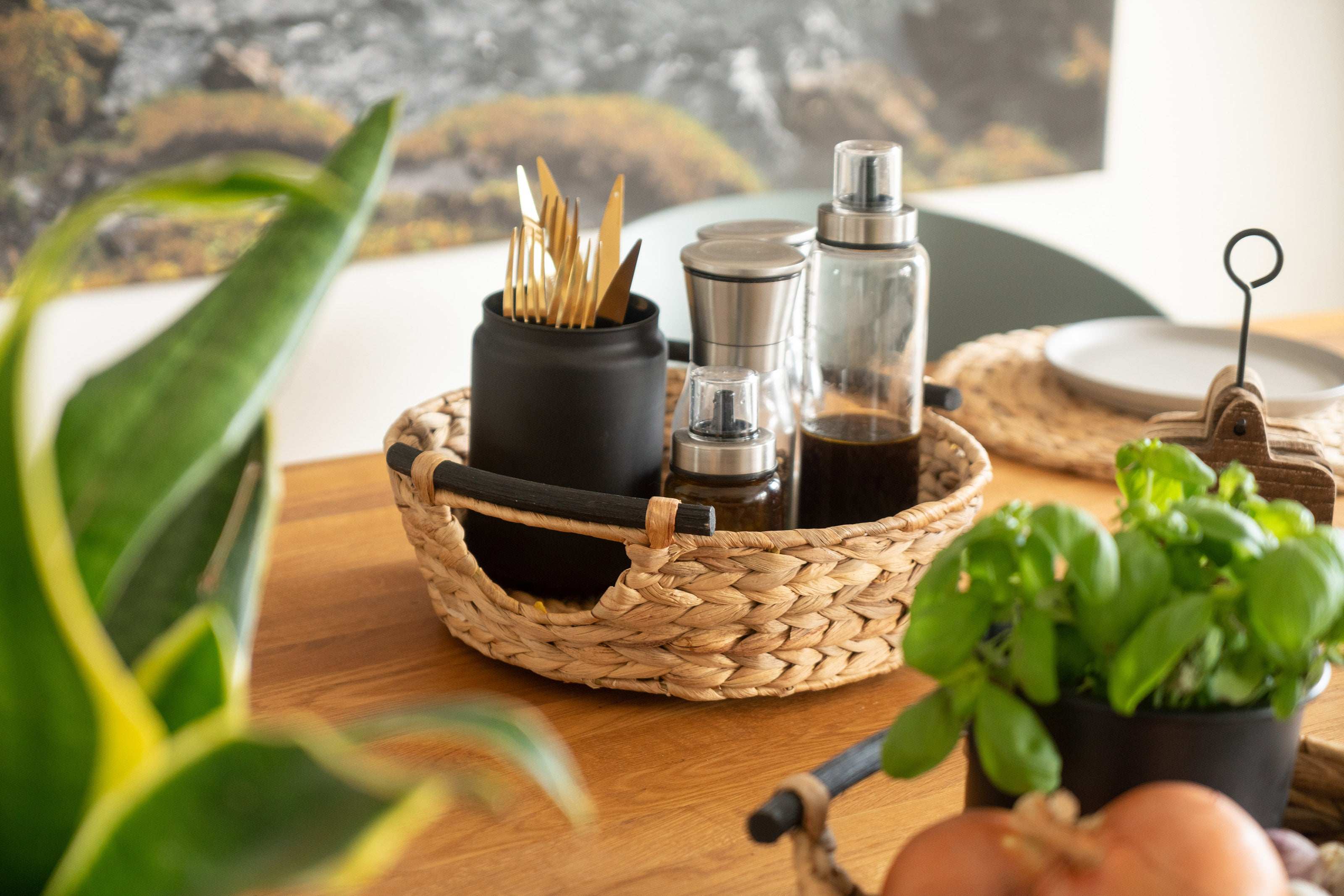 Große Wäschewanne, Korb geflochten aus Wasserhyazinthe mit Holzgriffen - Decorasian.eu