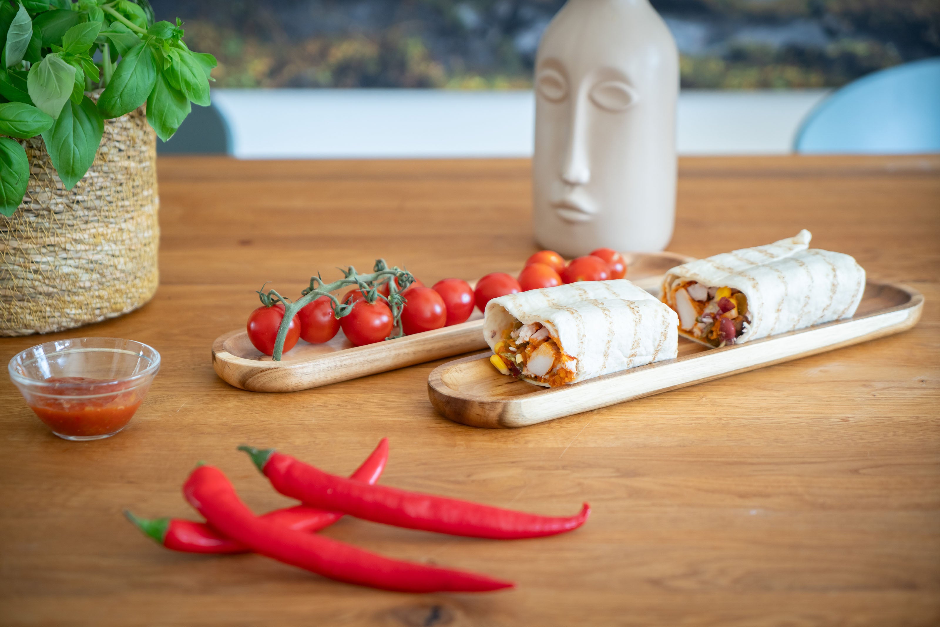 Edles Servierbrett aus Akazienholz: Stilvolle Bühne für Tapas & Deko