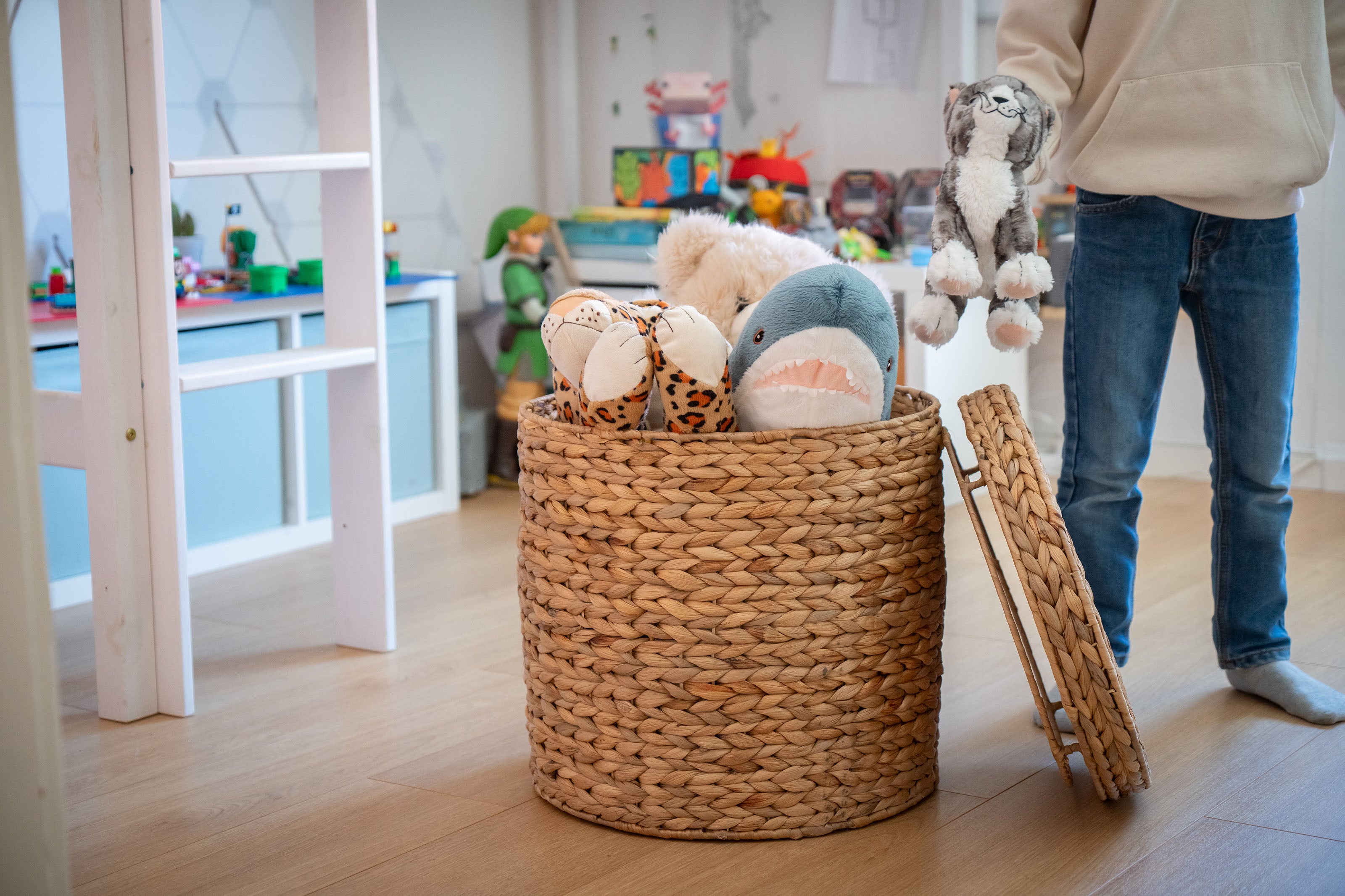 Robuster Wäschekorb & Sitzhocker in Einem: Natürlicher Stauraum aus Wasserhyazinthe