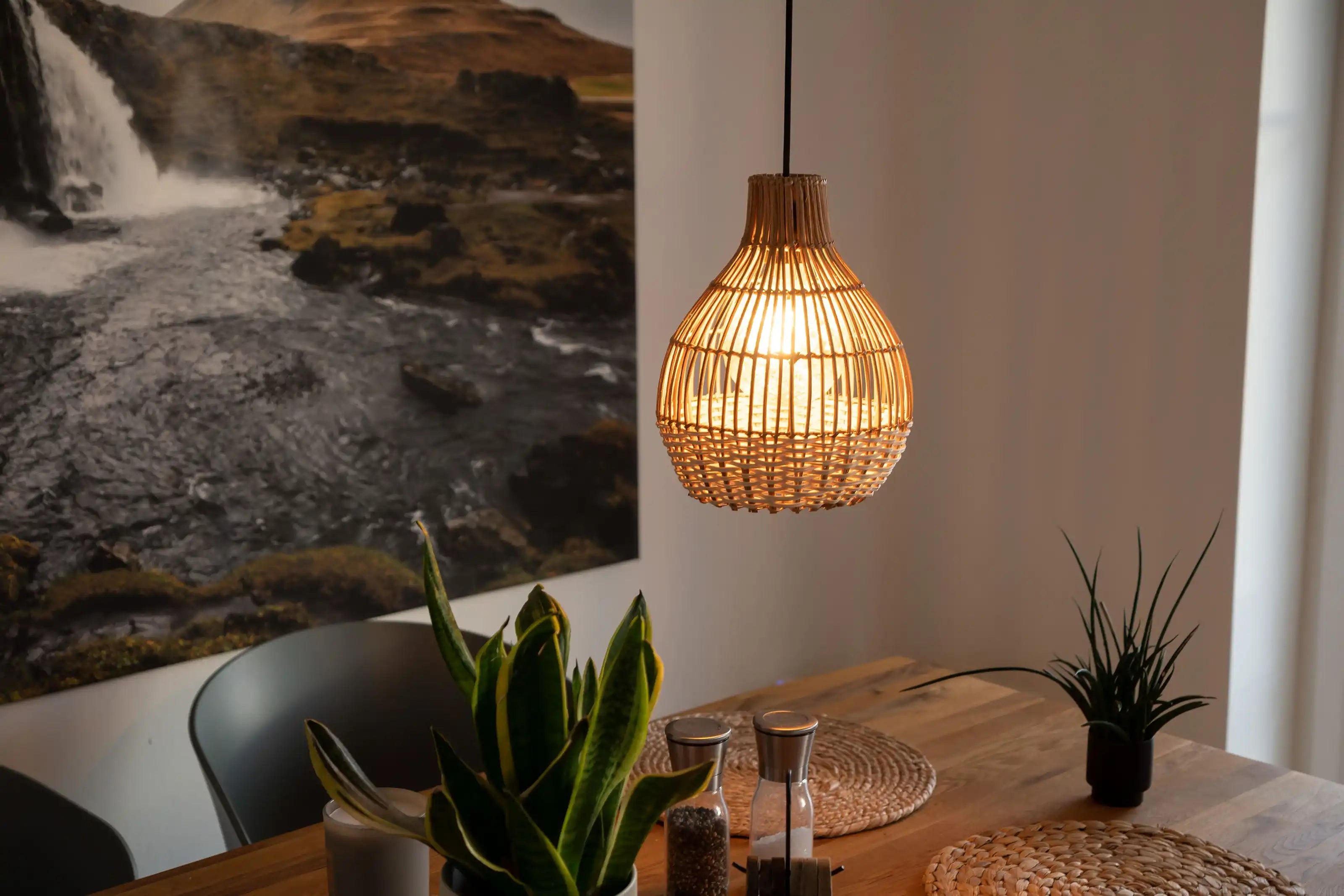 Boho Rattan Korb-Lampenschirm Ø25×30 cm für E27 Lampenfassung Birnenform