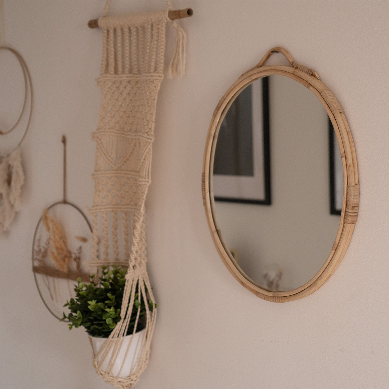 Handgefertigter Ovaler Rattan Spiegel – Dein strahlendes Boho-Highlight für Drinnen und Draußen