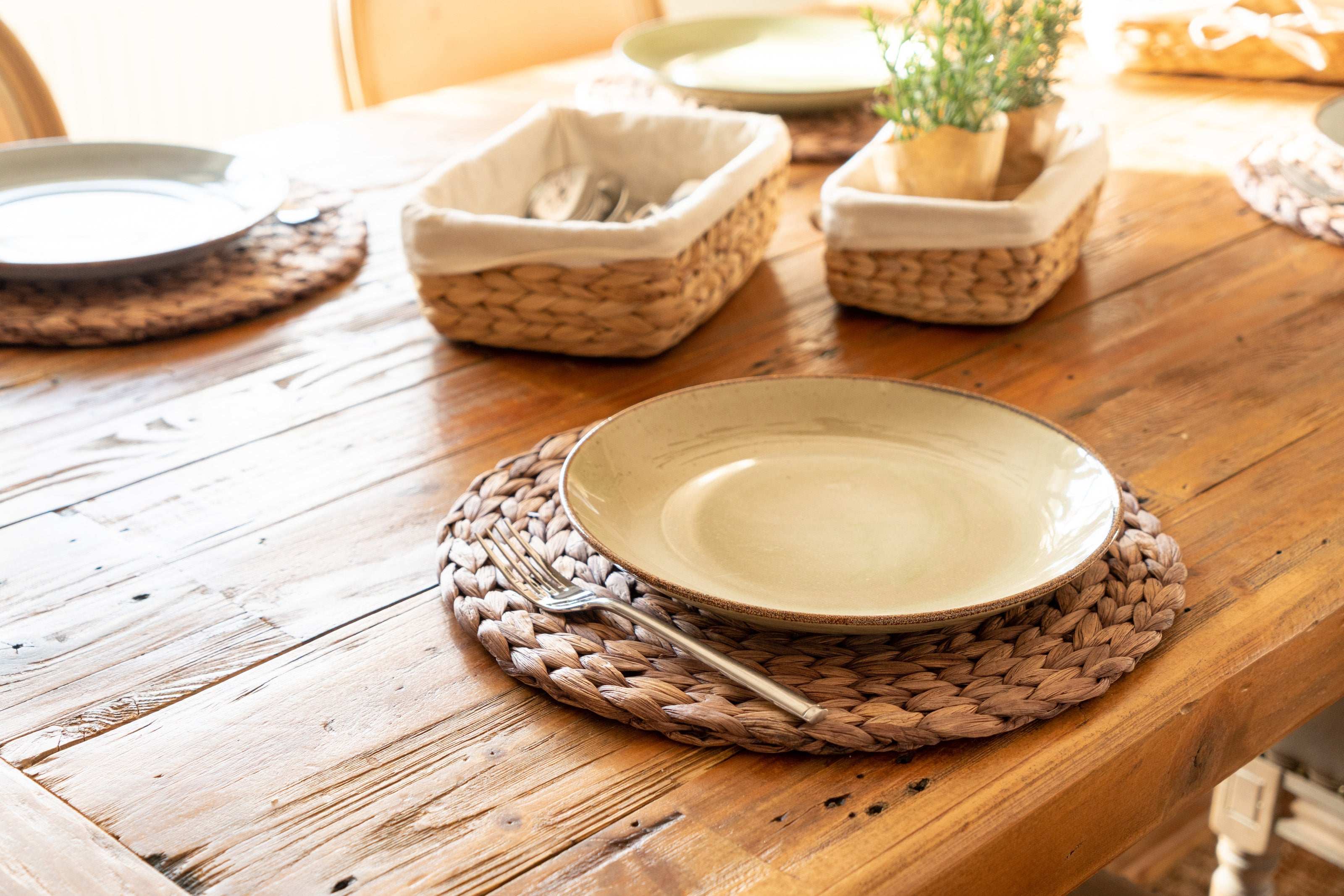 Tischsets aus Wasserhyazinthe, rund geflochten - 35cm Durchmesser - Decorasian.eu
