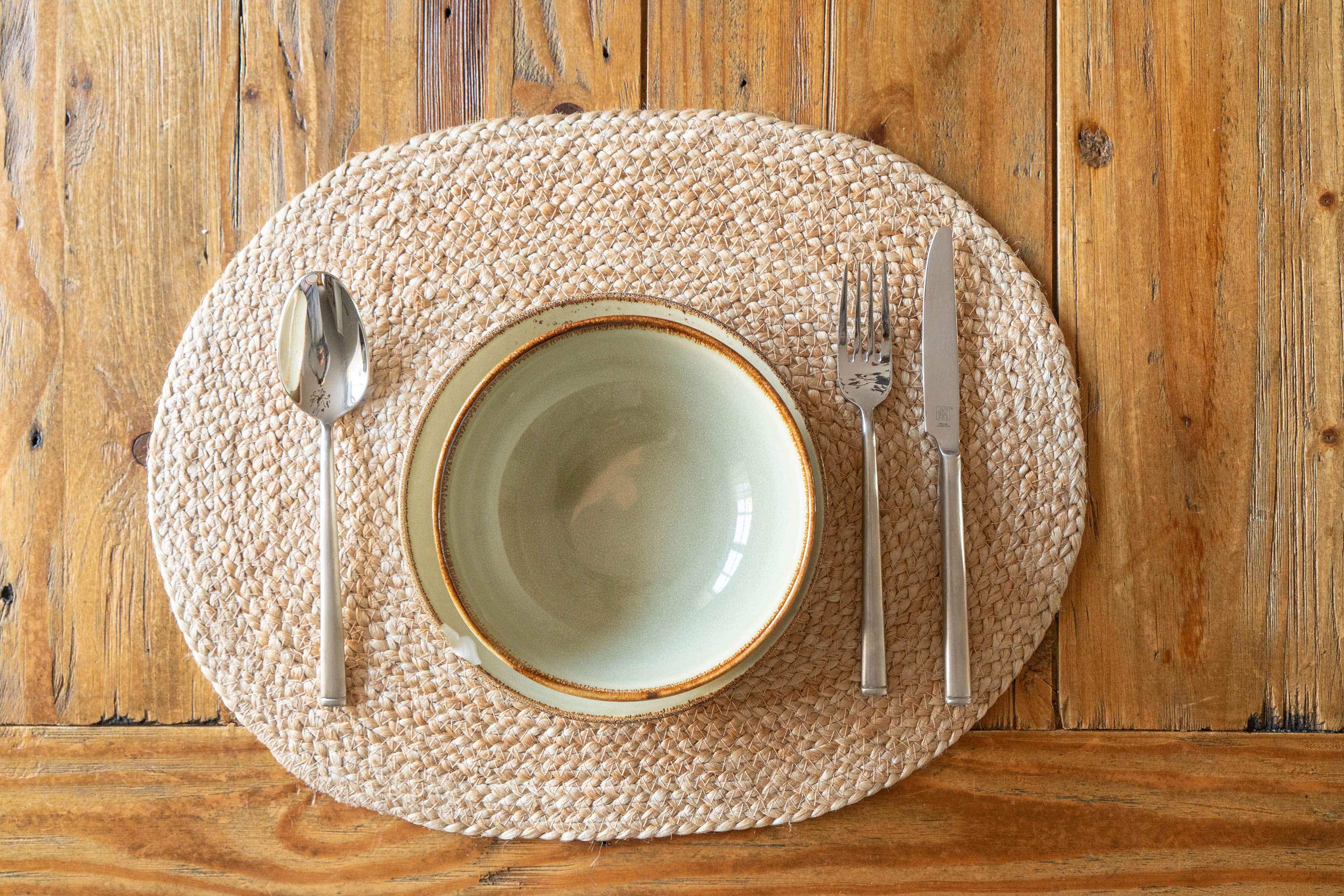 Ovale Platzdeckchen aus Jute – Stilvolle Akzente für Deinen Tisch - Decorasian.eu