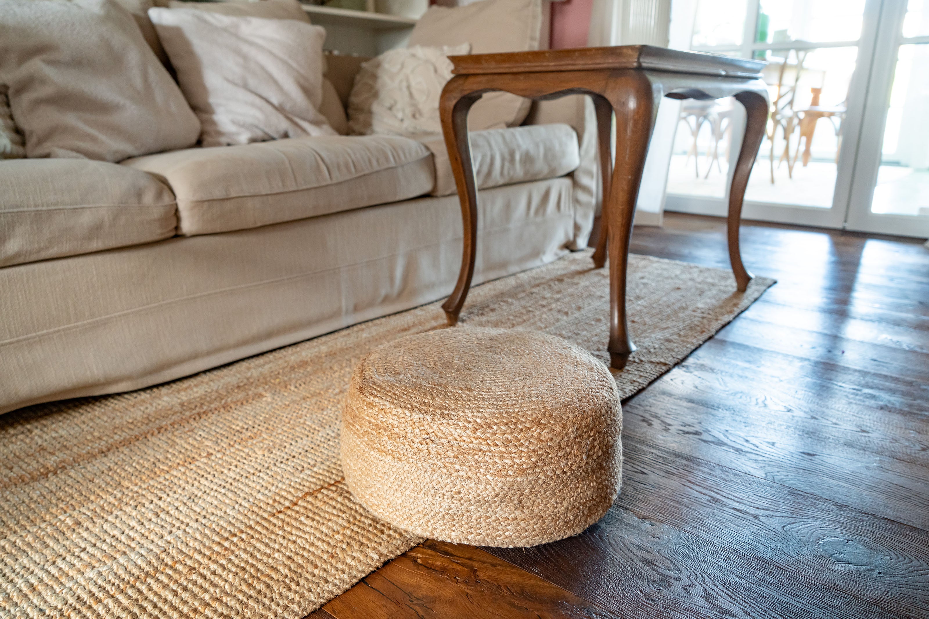 Handgeflochtener Jute Pouf Hocker – Rundes Boho Sitzkissen für natürliche Geborgenheit