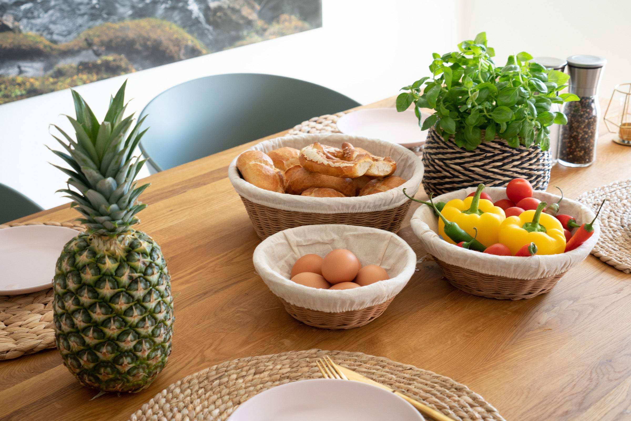 Set aus 3 Brötchenkörben aus Rattan geflochten mit Leinentuch - Decorasian.eu