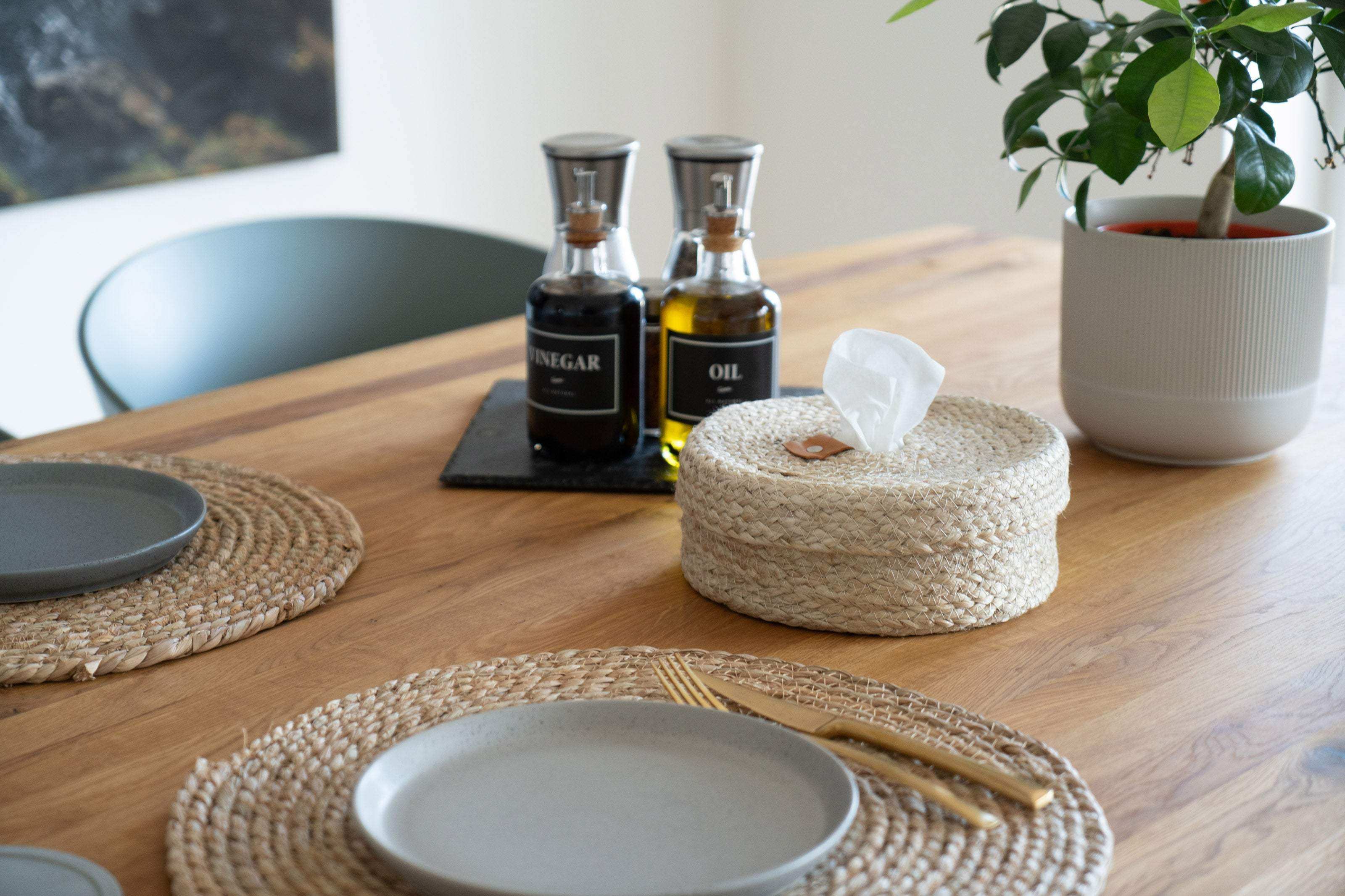 Kosmetiktuchspender rund geflochten aus Jute mit Deckel und Entnahmeöffnung - Decorasian.eu