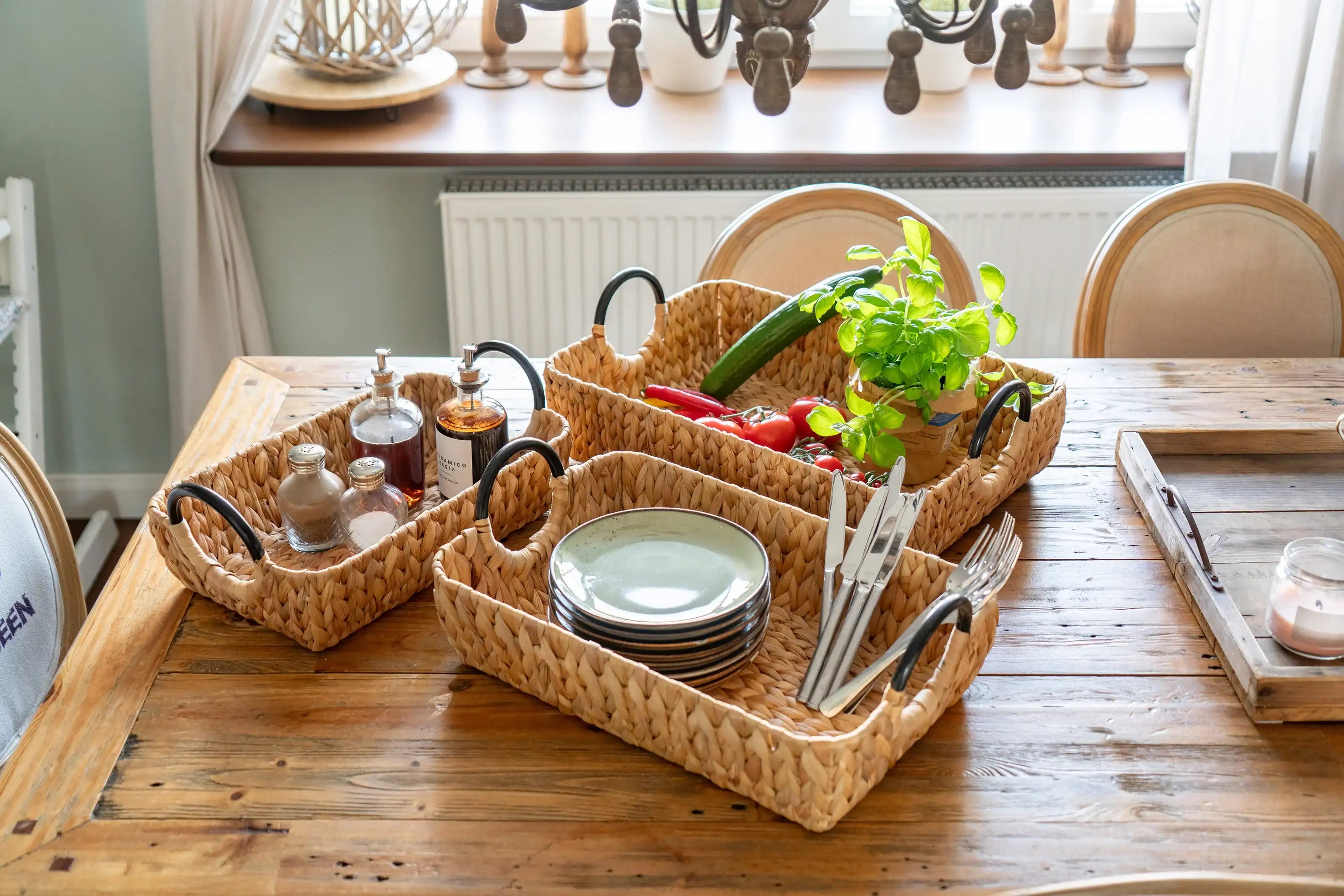 Boho Serviertablett aus Wasserhyazinthe mit Griffen – 3 Größen