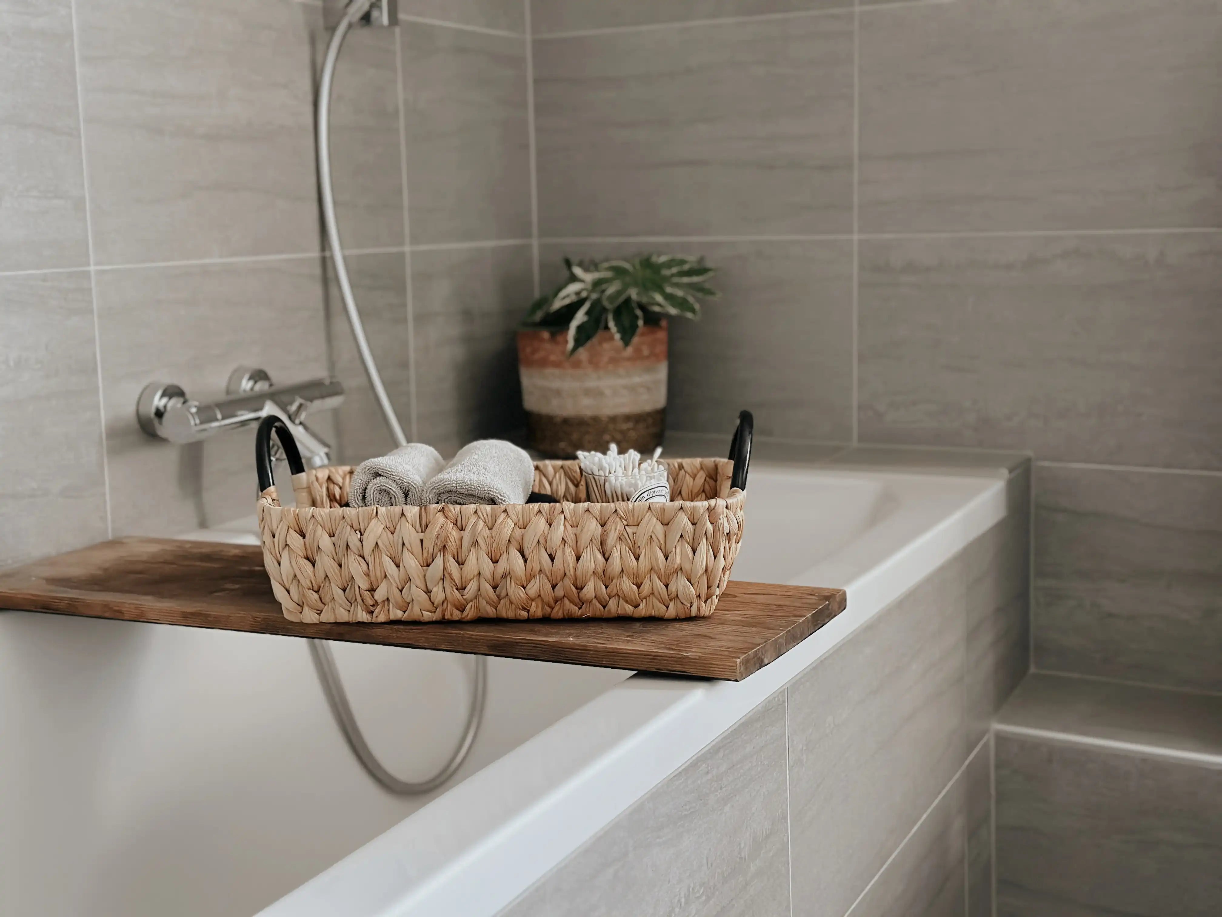 Boho Serviertablett aus Wasserhyazinthe mit Griffen – 3 Größen