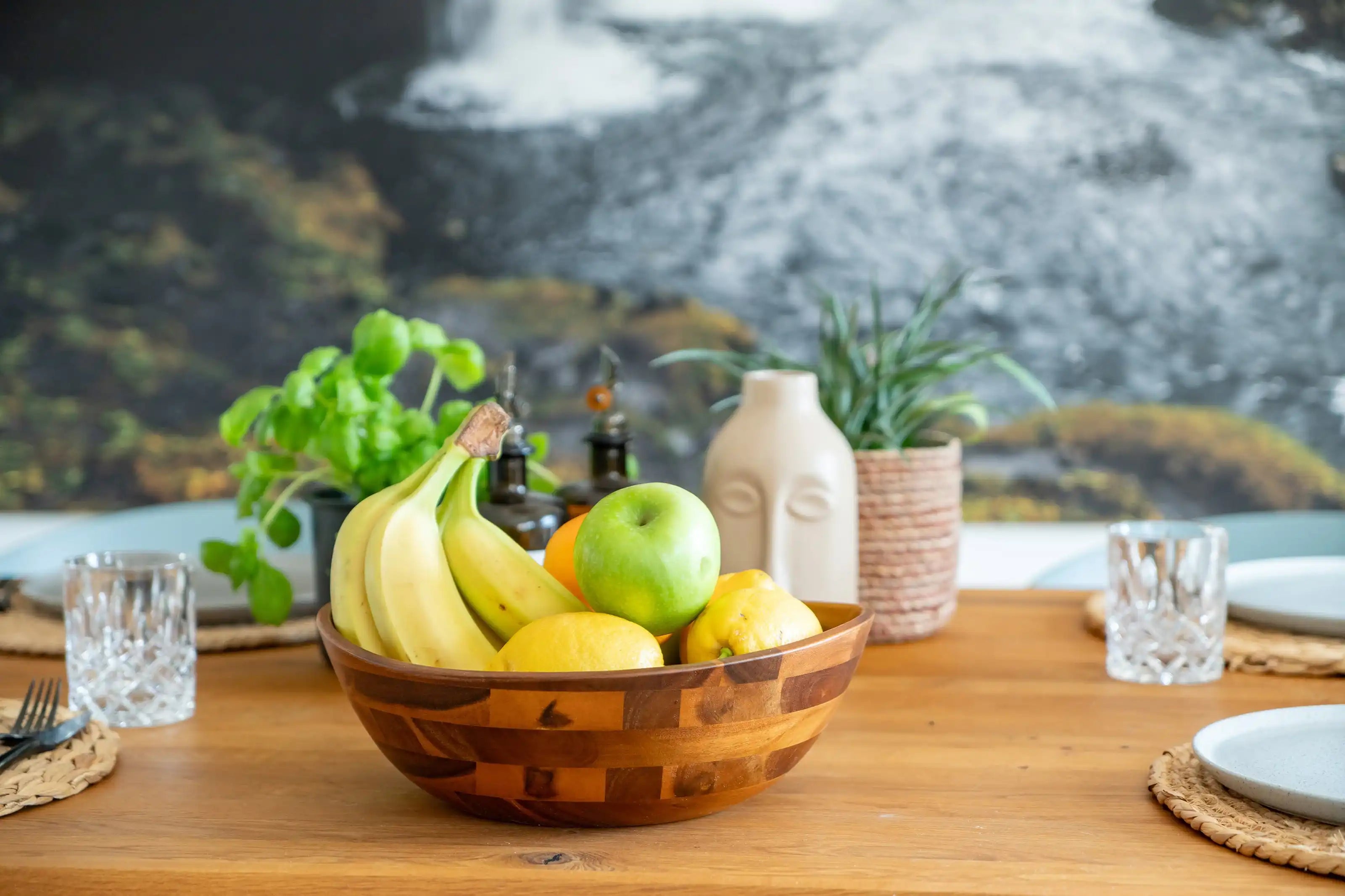 Decorative wooden bowls - the perfect combination of nature and style