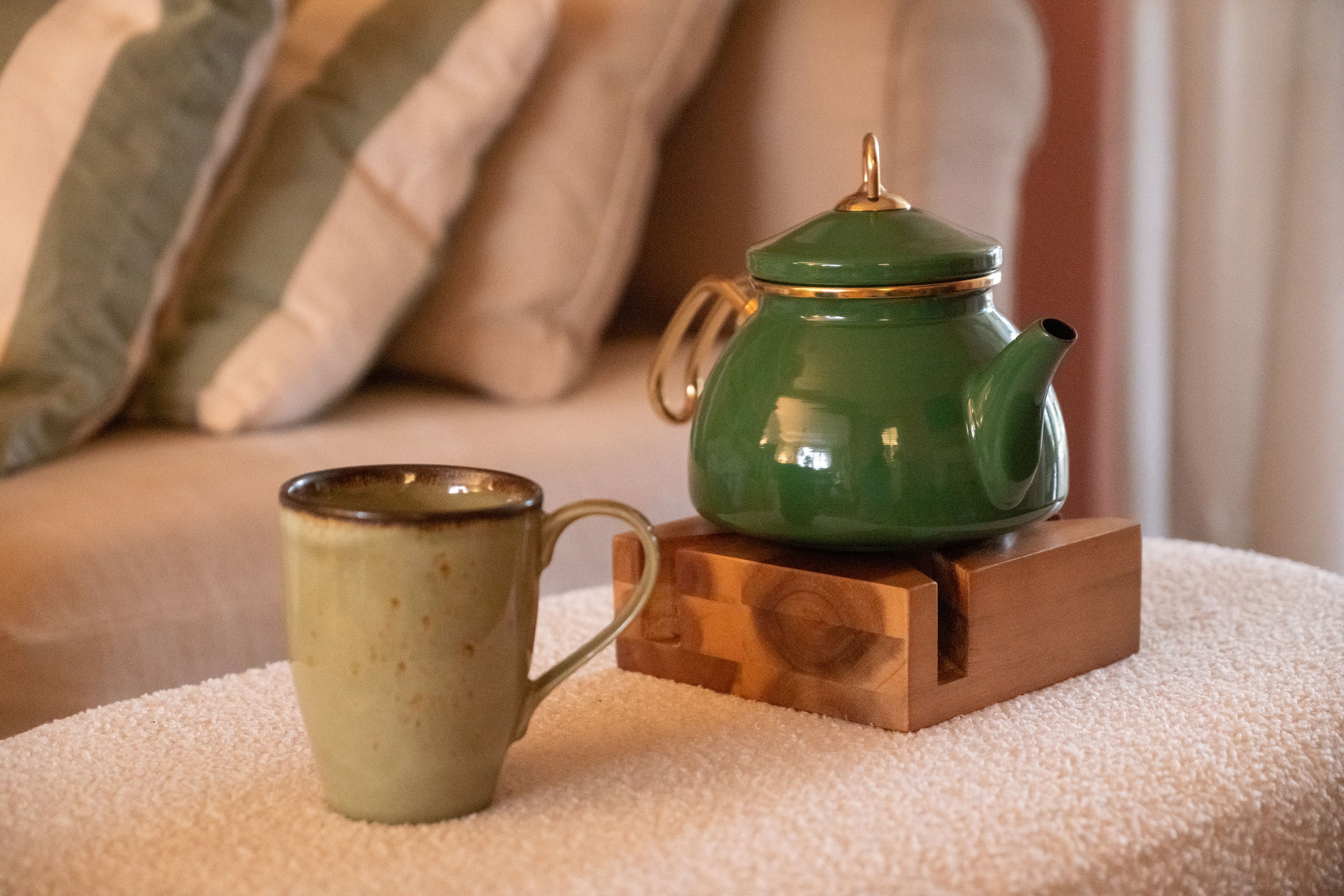 Massives Akazienholz Stövchen: Warmer Genuss für deine Teestunde