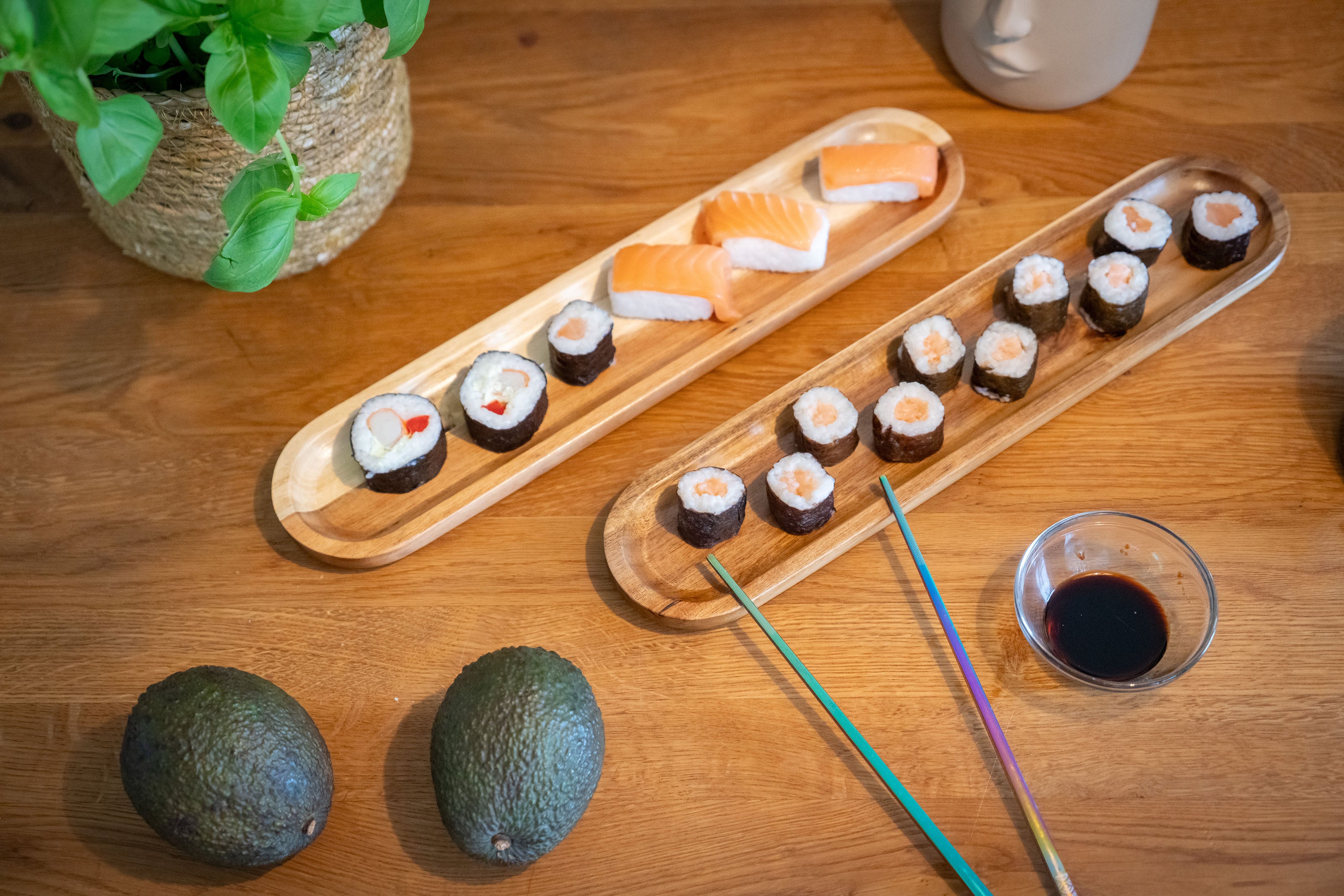 Edles Servierbrett aus Akazienholz: Stilvolle Bühne für Tapas & Deko