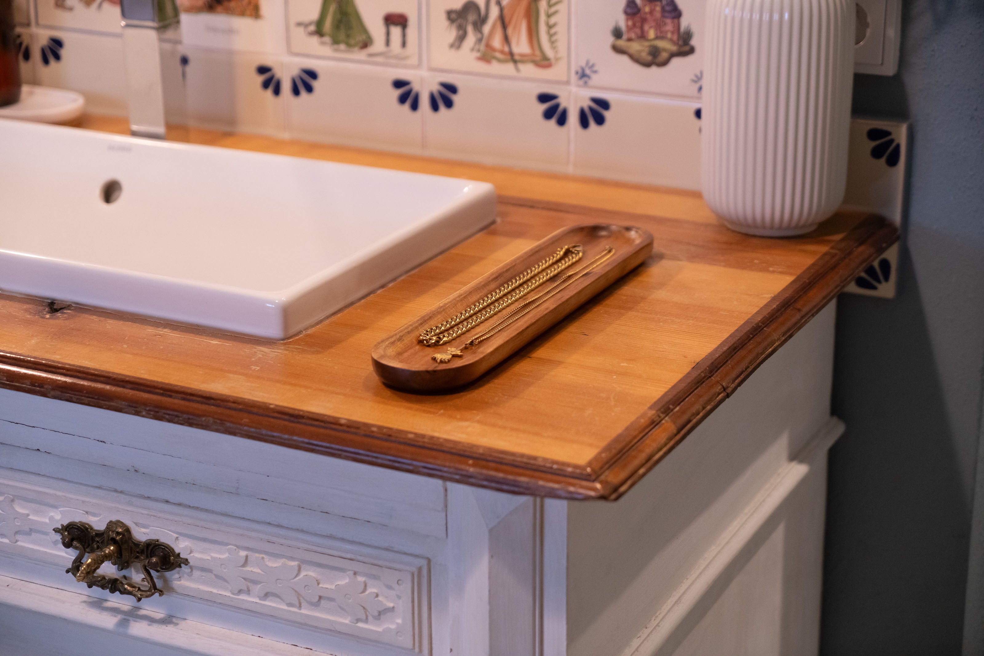 Edles Servierbrett aus Akazienholz: Stilvolle Bühne für Tapas & Deko