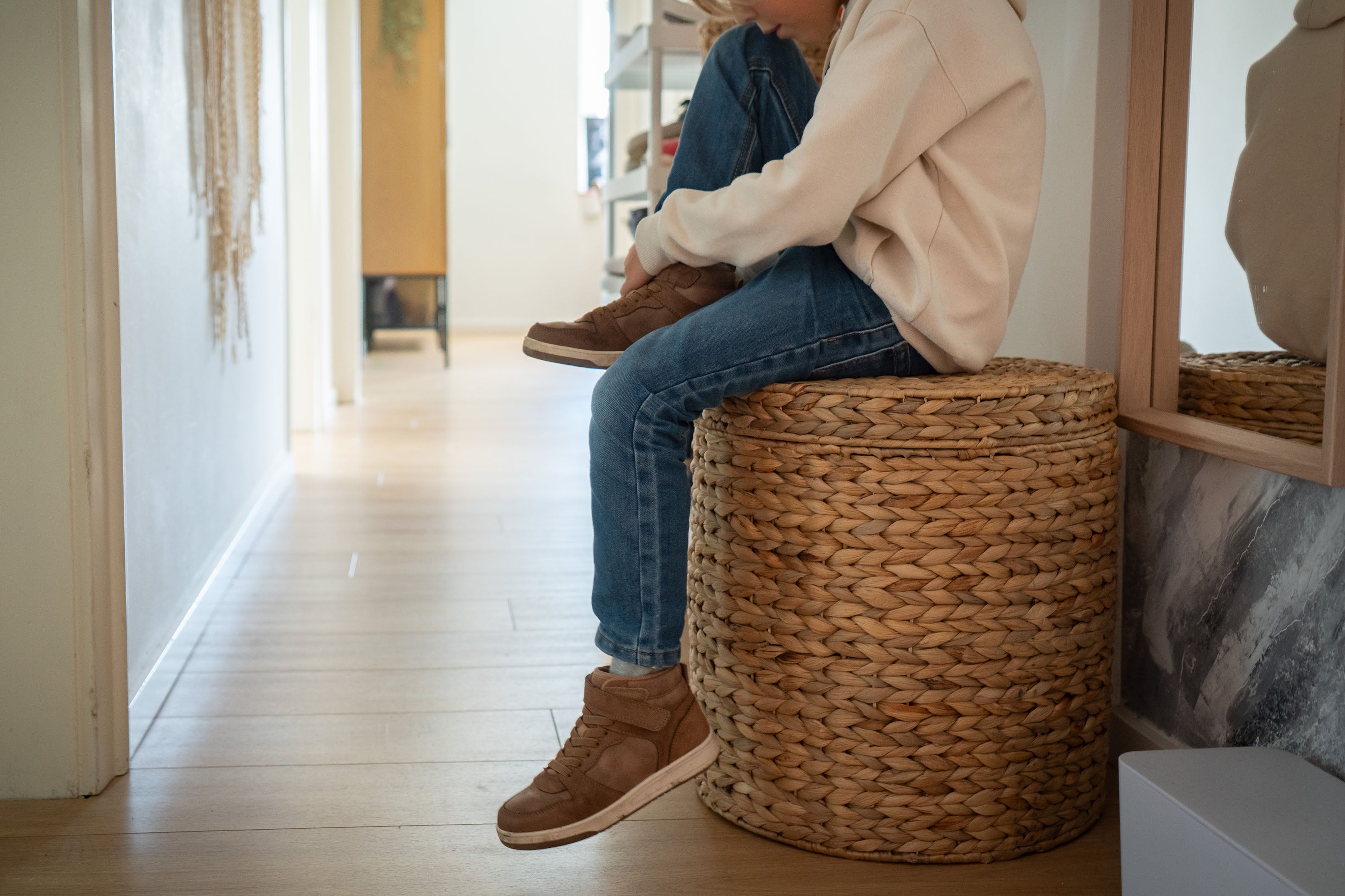 Robuster Wäschekorb & Sitzhocker in Einem: Natürlicher Stauraum aus Wasserhyazinthe