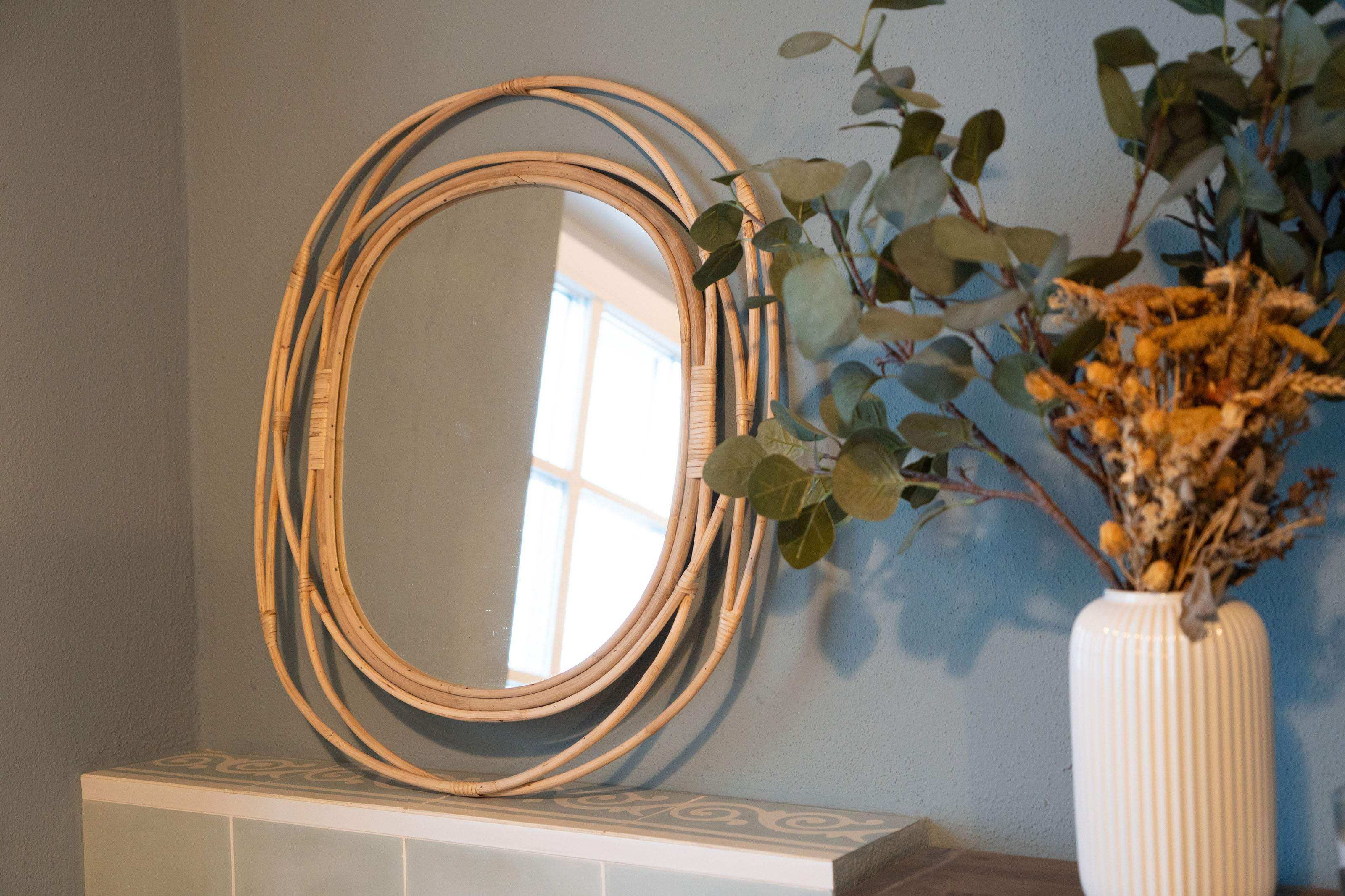 Rattan Spiegel im Boho Stil - natürliche Wanddekoration - Decorasian.eu