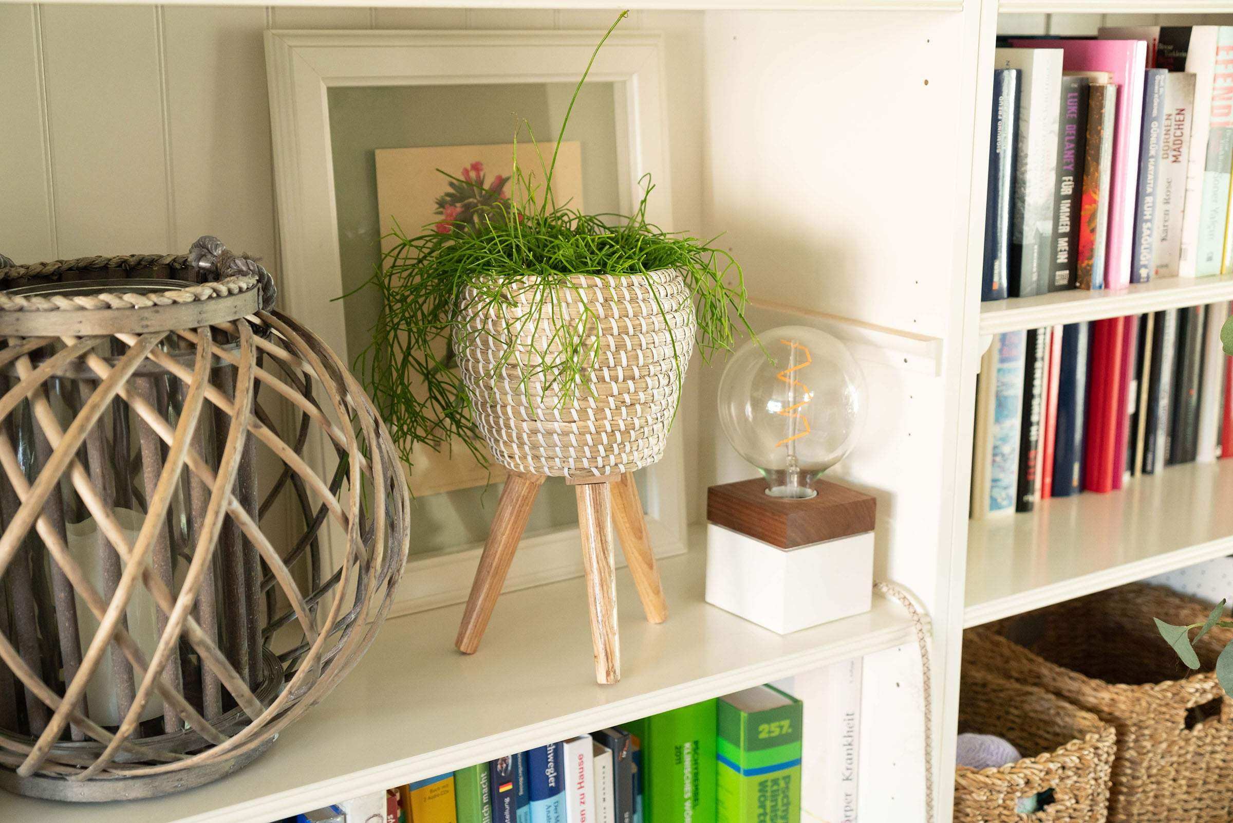 Blumentopf aus Seegras geflochten, mit integriertem Ständer - Decorasian.eu